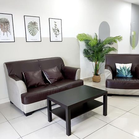 Residensi Flora Apartment Seri Kembangan Exterior photo